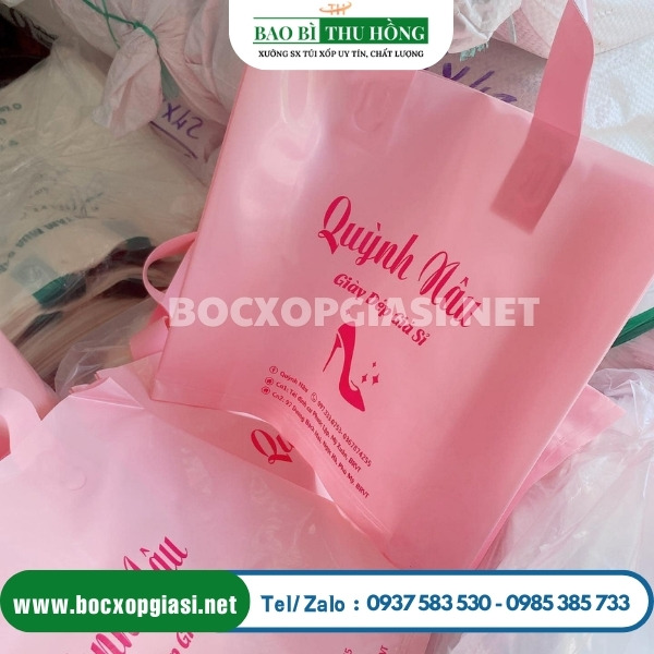 in túi nilon ép quai cho cửa hàng giày dép in túi nilon ép quai cho cửa hàng giày dép