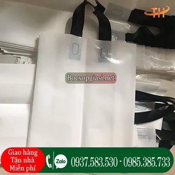 Túi PE trắng sữa ép quai đen