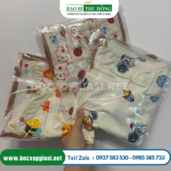 Túi bóng kiếng dán miệng đựng quần áo trẻ em Túi bóng kiếng dán miệng đựng quần áo trẻ em