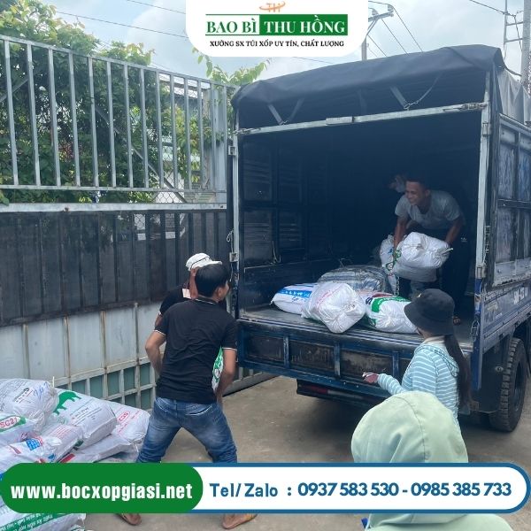 Thu Hồng - Hỗ trợ giao hàng tận nơi, đúng tiến độ cho các cửa hàng Thu Hồng - Hỗ trợ giao hàng tận nơi, đúng tiến độ cho các cửa hàng