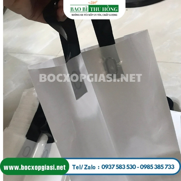 Túi pe trắng sữa ép quai đen Túi pe trắng sữa ép quai đen