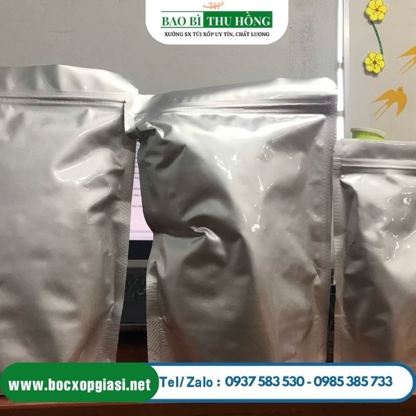 Túi zip 2 mặt bạc đáy đứng vững trên mặt phẳng Túi zip 2 mặt bạc đáy đứng vững trên mặt phẳng