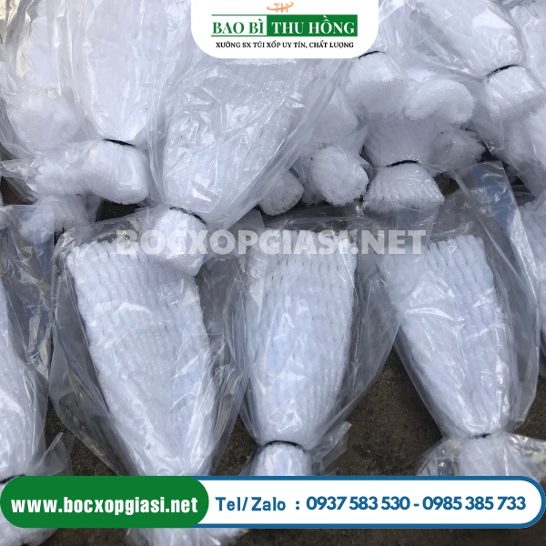 Có lồng sẵn túi nilon và dây thun đen Có lồng sẵn túi nilon và dây thun đen