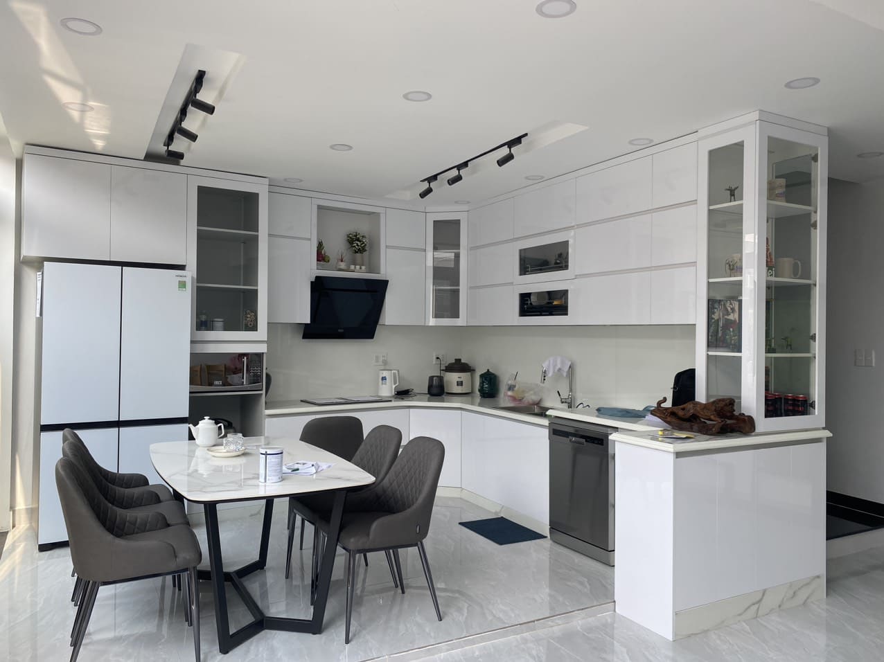 Hình thực tế công trình tủ bếp Acrylic