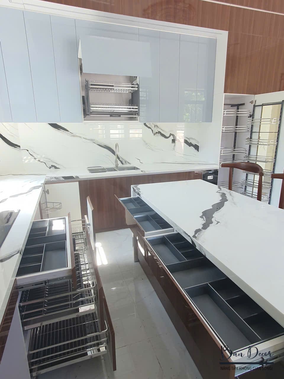 Công trình thực tế thi công tủ bếp Acrylic