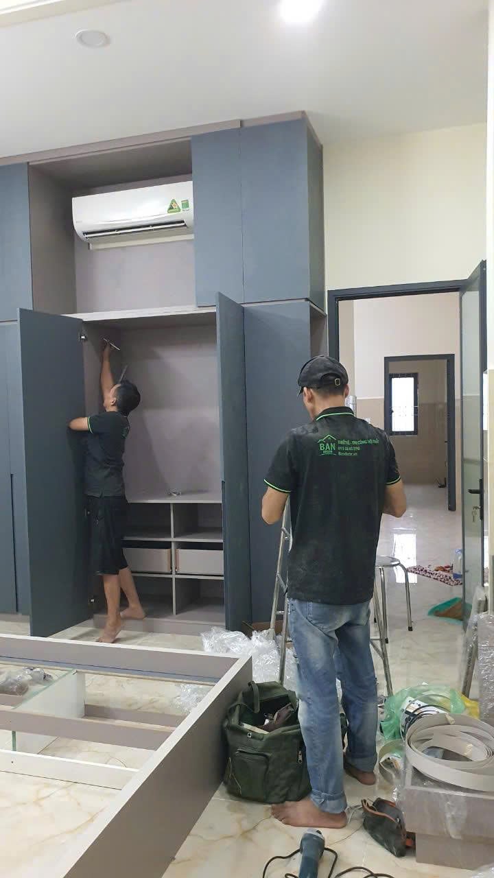 Thợ thi công nội thất tại công trình 06