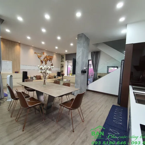 CHỊ TRÚC TẠ - QUẬN 9