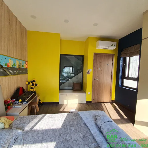 CHỊ TRÚC TẠ - QUẬN 9