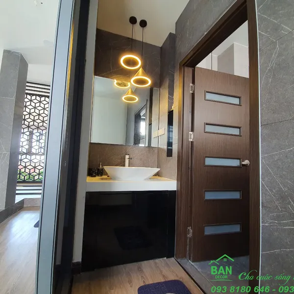 CHỊ TRÚC TẠ - QUẬN 9