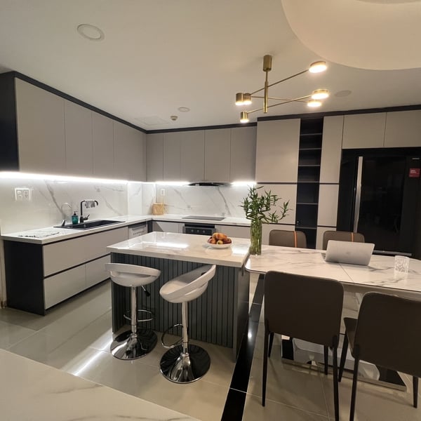 CÔNG TRÌNH THỰC TẾ THI CÔNG TỦ BẾP ACRYLIC CHỊ PHI VÂN - QUẬN 7