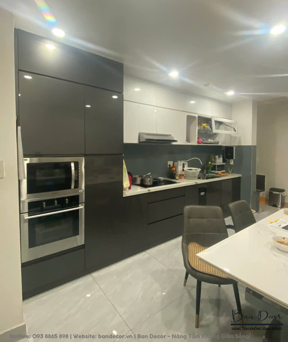 Tủ bếp acrylic bóng gương