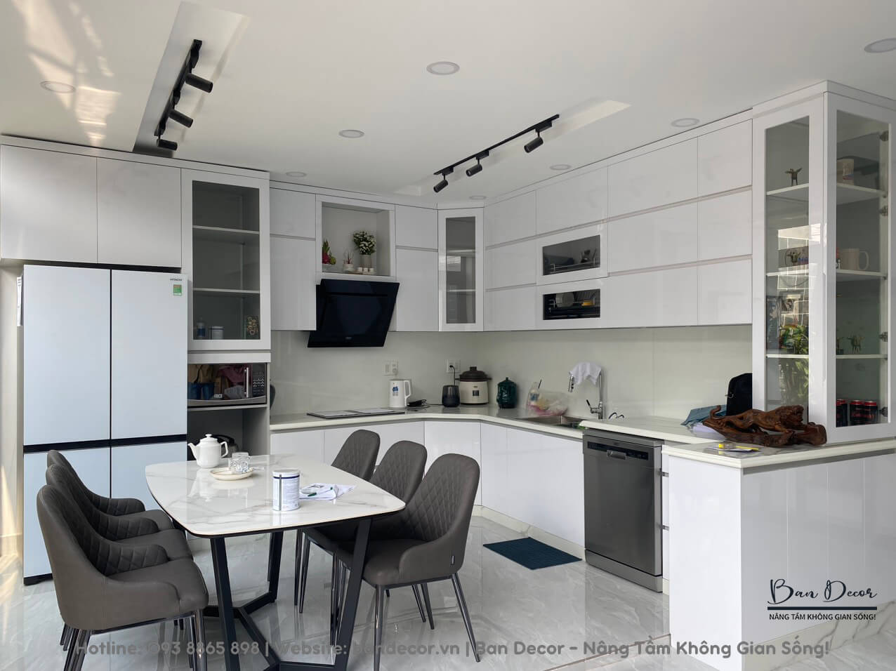 Tủ bếp gỗ công nghiệp