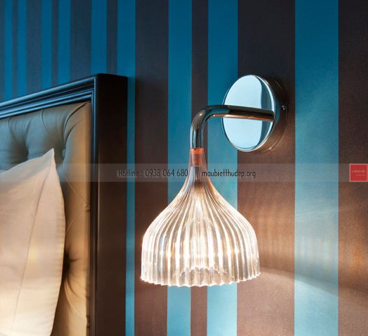 Một phòng lấy tông màu xanh đen và xanh lam sự kết hợp này được đưa vào trong cả vật dụng trang trí như ghế, bàn Một phòng lấy tông màu xanh đen và xanh lam sự kết hợp này được đưa vào trong cả vật dụng trang trí như ghế, bàn