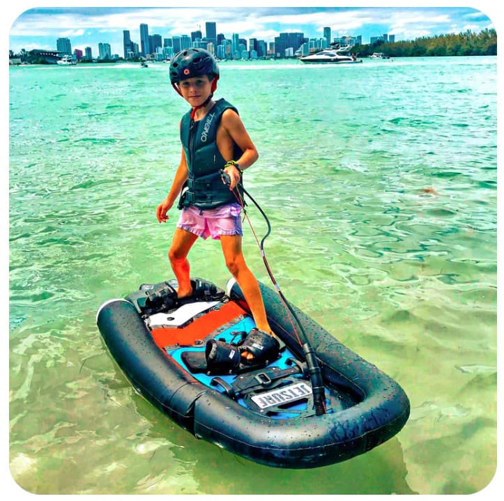 Các bạn nhỏ cũng có thể chơi ván lướt sóng điện Rush Wave ES-2402 Các bạn nhỏ cũng có thể chơi ván lướt sóng điện Rush Wave ES-2402