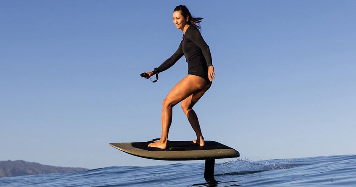 Ván lướt sóng nhún Efoil là một môn thể thao nước mới mang lại trải nghiệm vô cùng thú vị Ván lướt sóng nhún Efoil là một môn thể thao nước mới mang lại trải nghiệm vô cùng thú vị