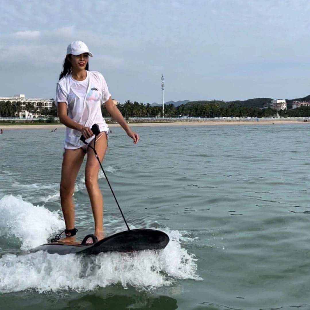 Giá ván lướt sóng điện cũ còn tùy vào chất liệu của ván Giá ván lướt sóng điện cũ còn tùy vào chất liệu của ván