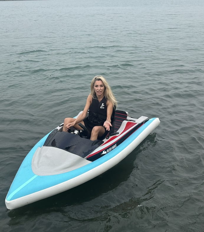 Chơi thuyền điện Rush Wave KT-0602 sẽ giúp bạn giảm stress rất nhiều Chơi thuyền điện Rush Wave KT-0602 sẽ giúp bạn giảm stress rất nhiều