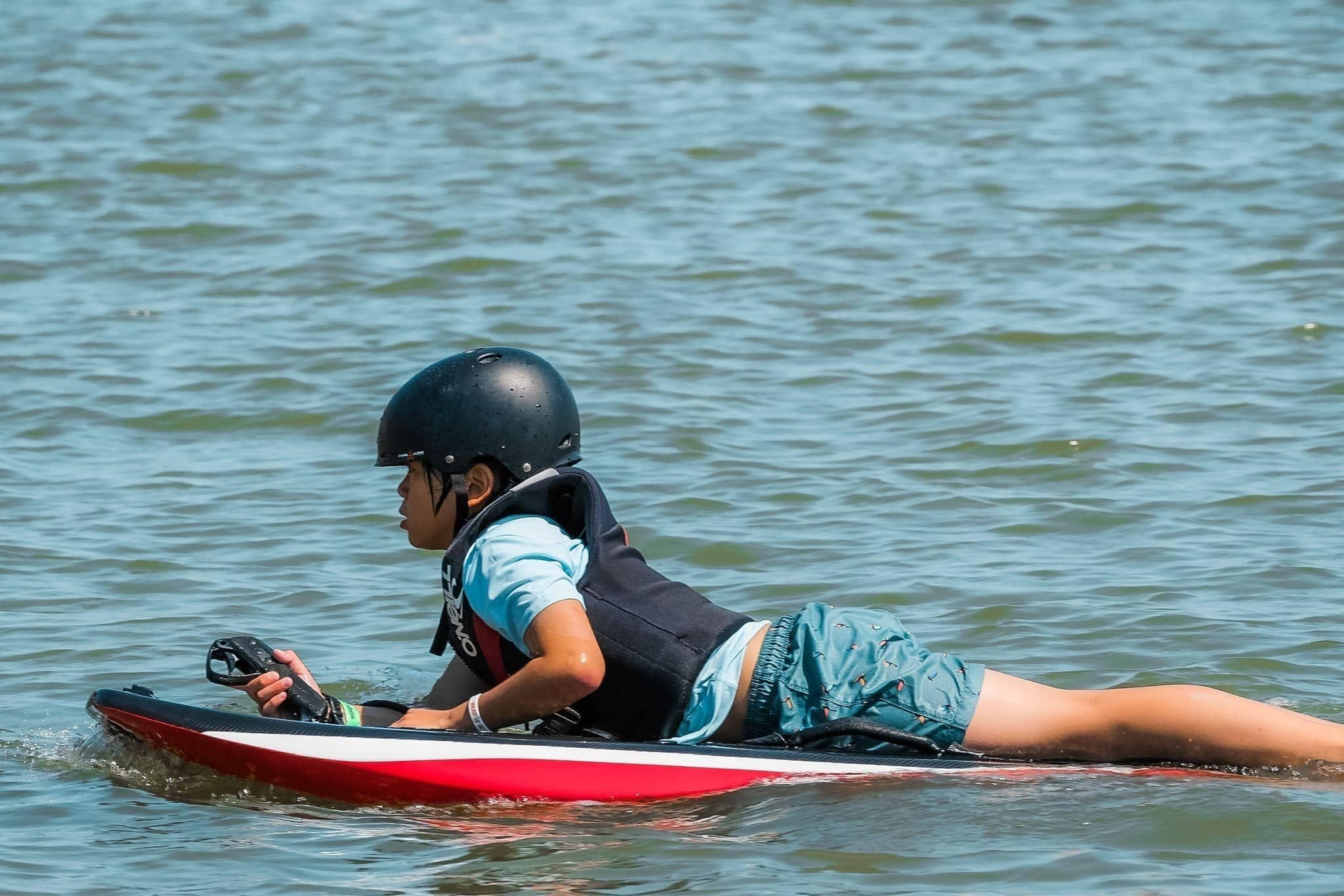 Các bạn nhỏ rất thích chơi môn lướt ván điện này Các bạn nhỏ rất thích chơi môn lướt ván điện này