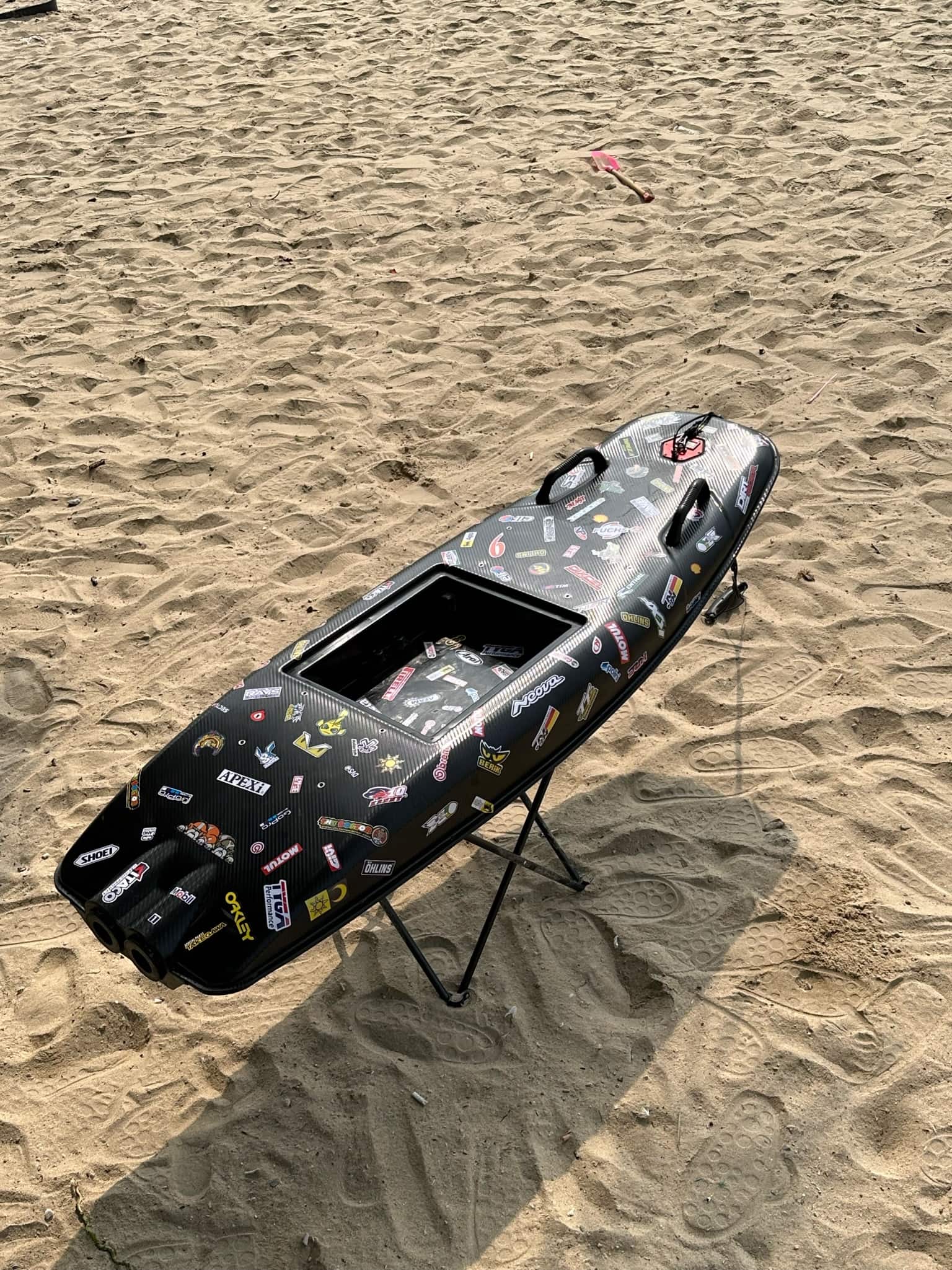 Một chiếc ván lướt điện chưa được lắp pin Một chiếc ván lướt điện chưa được lắp pin