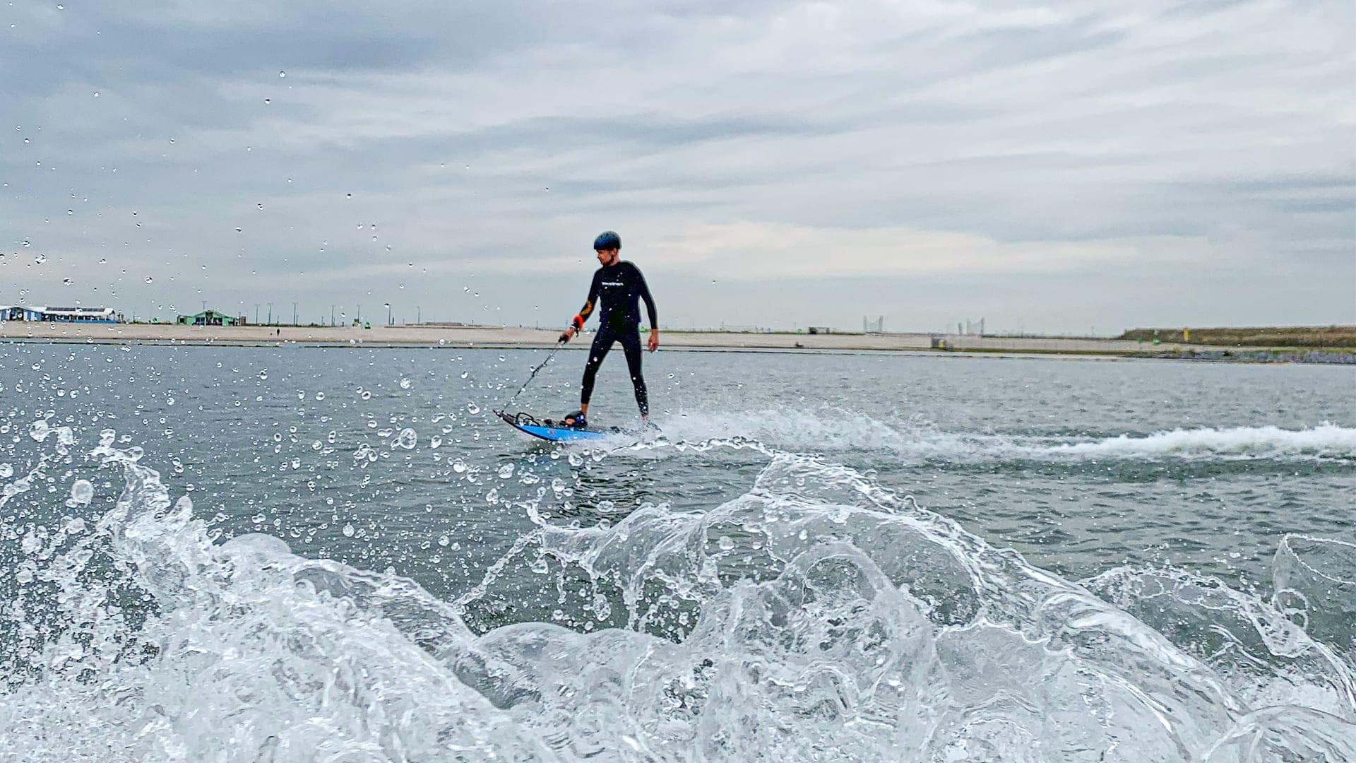 Ván lướt sóng chạy điện là môn thể thao nước thịnh hành hiện nay Ván lướt sóng chạy điện là môn thể thao nước thịnh hành hiện nay