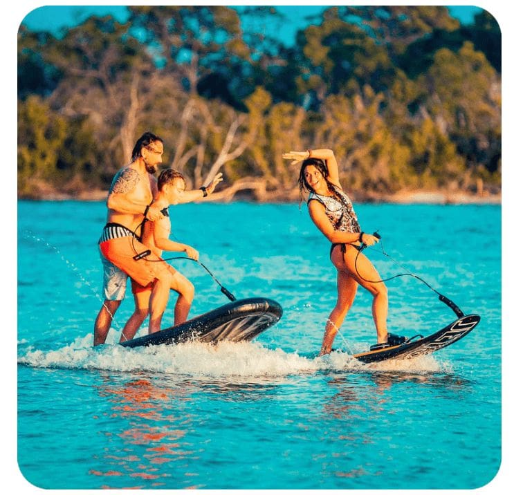 Môn ván lướt sóng điện Rush Wave ES-2301 chơi với gia đình cũng rất vui Môn ván lướt sóng điện Rush Wave ES-2301 chơi với gia đình cũng rất vui