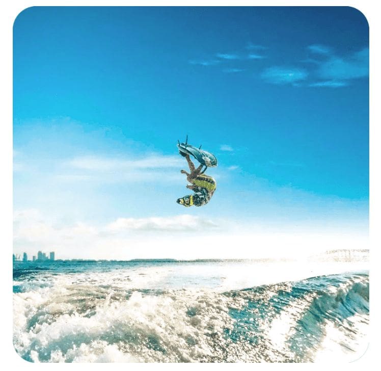 Một cú back-flip tuyệt đỉnh với ván lướt sóng điện Rush Wave ES-2402 Một cú back-flip tuyệt đỉnh với ván lướt sóng điện Rush Wave ES-2402