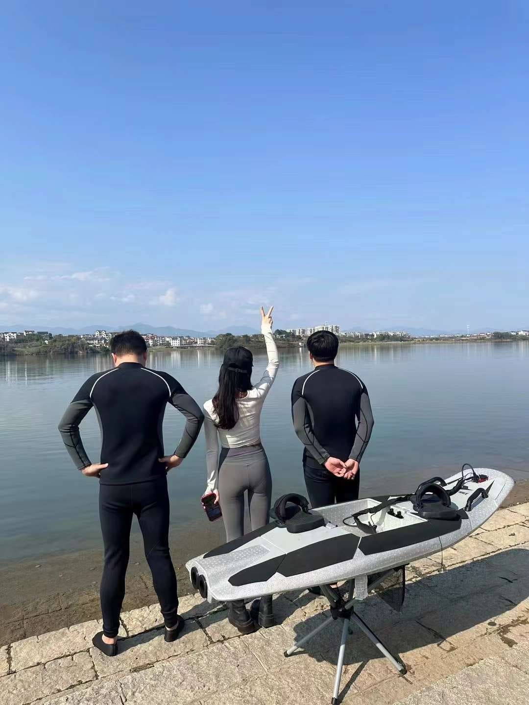 Tìm nơi thuê ván phản lực nước để chơi thử trước để xem mình có phù hợp với môn này không Tìm nơi thuê ván phản lực nước để chơi thử trước để xem mình có phù hợp với môn này không