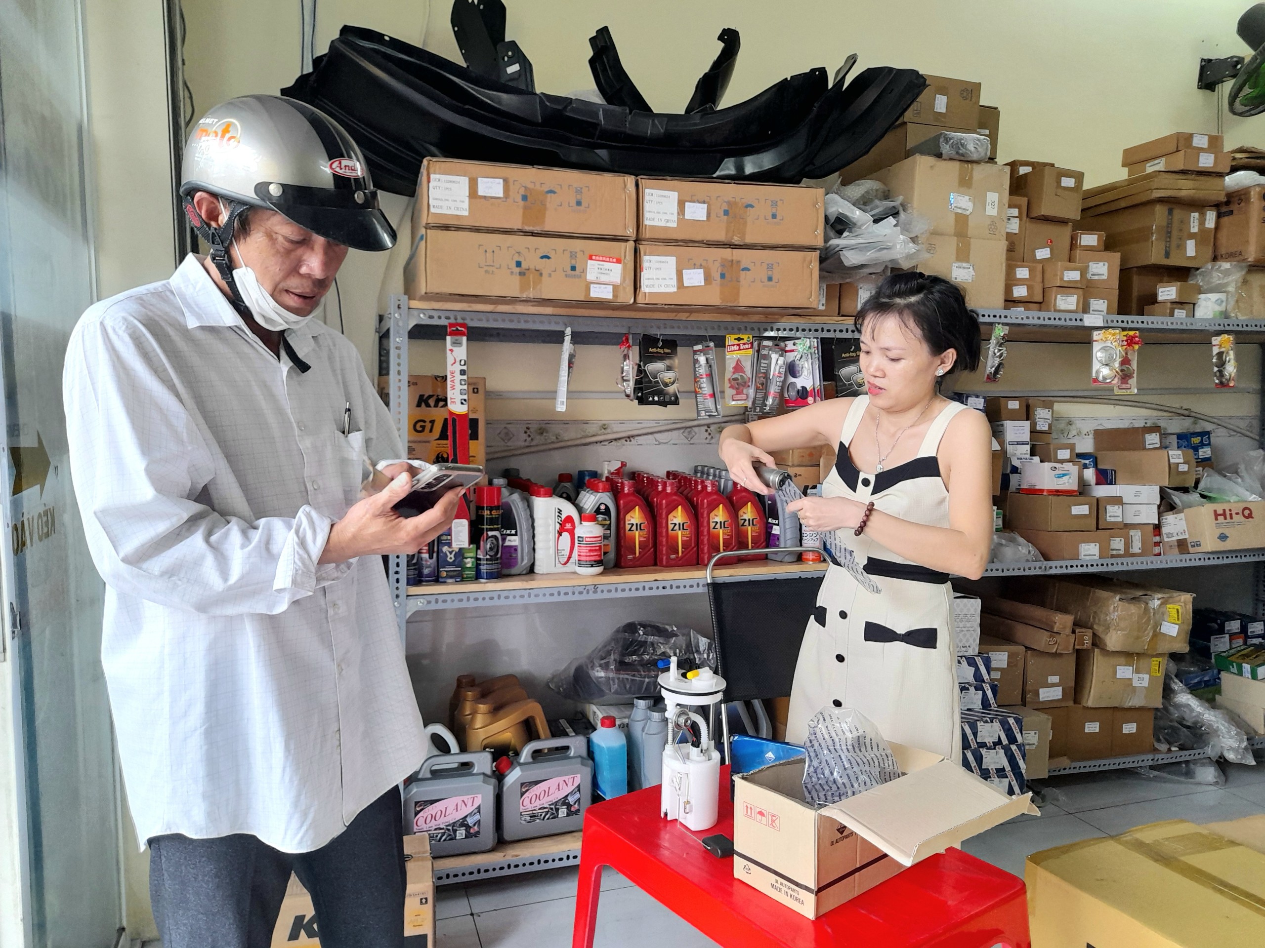 dịch vụ hỗ trợ tận tình tại cửa hàng phụ tùng ô tô Liên Phương dịch vụ hỗ trợ tận tình tại cửa hàng phụ tùng ô tô Liên Phương