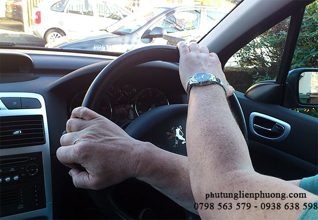 phốt trục cơ santafe hỏng khả năng xoay vô lăng khó dễ gây nguy hiểm phốt trục cơ santafe hỏng khả năng xoay vô lăng khó dễ gây nguy hiểm