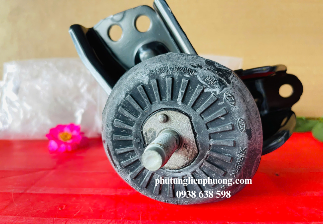 Luôn tuân thủ quy định về tải trọng cho phép để tránh gây áp lực không cần thiết lên chân máy Kia Rondo Luôn tuân thủ quy định về tải trọng cho phép để tránh gây áp lực không cần thiết lên chân máy Kia Rondo