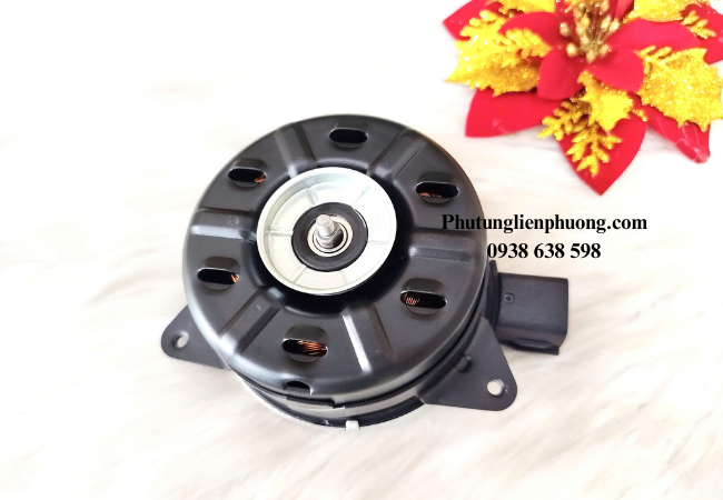 Nghe thấy tiếng kêu lạ từ khu vực quạt, như tiếng rít hoặc tiếng va chạm cần kiểm tra mô tơ quạt Nghe thấy tiếng kêu lạ từ khu vực quạt, như tiếng rít hoặc tiếng va chạm cần kiểm tra mô tơ quạt