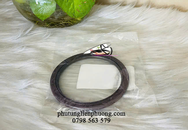 Hãy kiểm tra phốt đầu cốt máy Kia Forte nếu thấy có vết dầu lớn hoặc nhỏ chảy ra từ khu vực động cơ Hãy kiểm tra phốt đầu cốt máy Kia Forte nếu thấy có vết dầu lớn hoặc nhỏ chảy ra từ khu vực động cơ