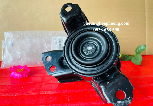 Nhờ vào khả năng hấp thụ của cao su chân máy phải Kia Rondo, những rung động được giảm thiểu đáng kể Nhờ vào khả năng hấp thụ của cao su chân máy phải Kia Rondo, những rung động được giảm thiểu đáng kể