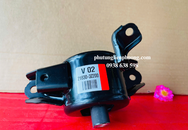 Chân hộp số Kia Rondo được cấu tạo từ những vật liệu chắc chắn như cao su chịu lực và kim loại bền bỉ Chân hộp số Kia Rondo được cấu tạo từ những vật liệu chắc chắn như cao su chịu lực và kim loại bền bỉ