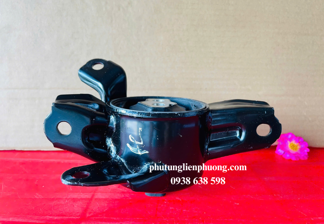 Chân hộp số KIA Rondo bị hư hỏng, các bác có thể cảm thấy xe giật mạnh mỗi khi tăng tốc hoặc giảm tốc Chân hộp số KIA Rondo bị hư hỏng, các bác có thể cảm thấy xe giật mạnh mỗi khi tăng tốc hoặc giảm tốc