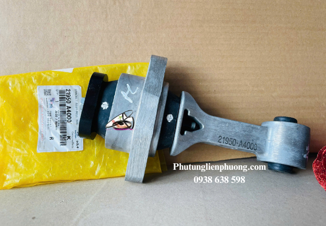 Chân máy số 8 Kia Rondo giúp giảm rung lắc và tiếng ồn khi xe vận hành Chân máy số 8 Kia Rondo giúp giảm rung lắc và tiếng ồn khi xe vận hành