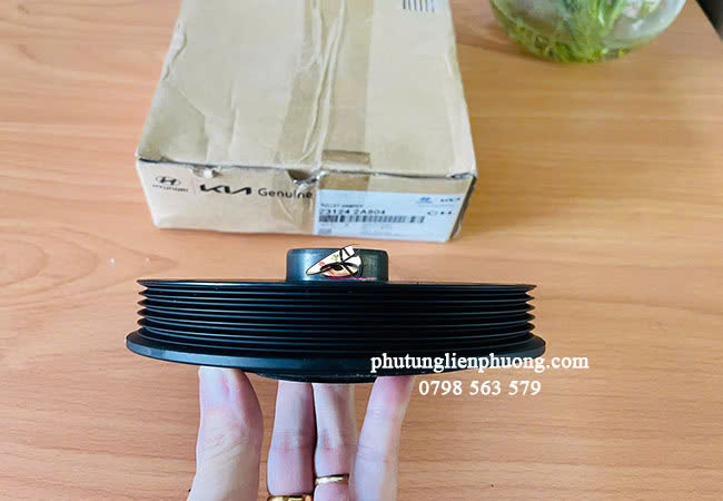 Puly cốt máy KIA Rondo chính hãng trang bị thêm tính năng chống rung, giảm thiểu tiếng ồn và rung lắc Puly cốt máy KIA Rondo chính hãng trang bị thêm tính năng chống rung, giảm thiểu tiếng ồn và rung lắc