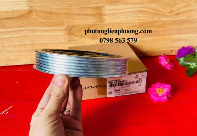 Nếu puly trục cơ KIA Rio đã bị mòn hoặc nứt vỡ, giải pháp tốt nhất là thay thế bằng một puly mới chính hãng Nếu puly trục cơ KIA Rio đã bị mòn hoặc nứt vỡ, giải pháp tốt nhất là thay thế bằng một puly mới chính hãng