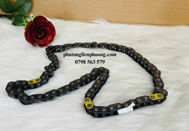 Xích cam Kia Rondo gồm nhiều thành phần chính như mắt xích, bánh răng dẫn động và các bộ phận hỗ trợ Xích cam Kia Rondo gồm nhiều thành phần chính như mắt xích, bánh răng dẫn động và các bộ phận hỗ trợ