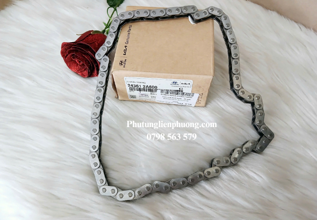 Xích cam xe Kia Rondo kết nối trục khuỷu với các van để đảm bảo chúng mở và đóng đúng thời điểm Xích cam xe Kia Rondo kết nối trục khuỷu với các van để đảm bảo chúng mở và đóng đúng thời điểm