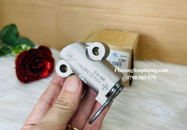 Búa tăng xích bơm dầu Kia Rondo giúp điều chỉnh và duy trì áp suất dầu trong động cơ Búa tăng xích bơm dầu Kia Rondo giúp điều chỉnh và duy trì áp suất dầu trong động cơ