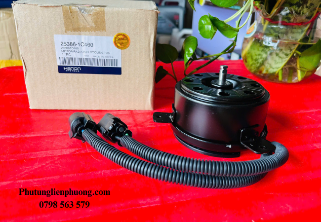 Mô tơ quạt két nước Hyundai Getz có nhiệm vụ điều khiển luồng không khí qua két nước Mô tơ quạt két nước Hyundai Getz có nhiệm vụ điều khiển luồng không khí qua két nước