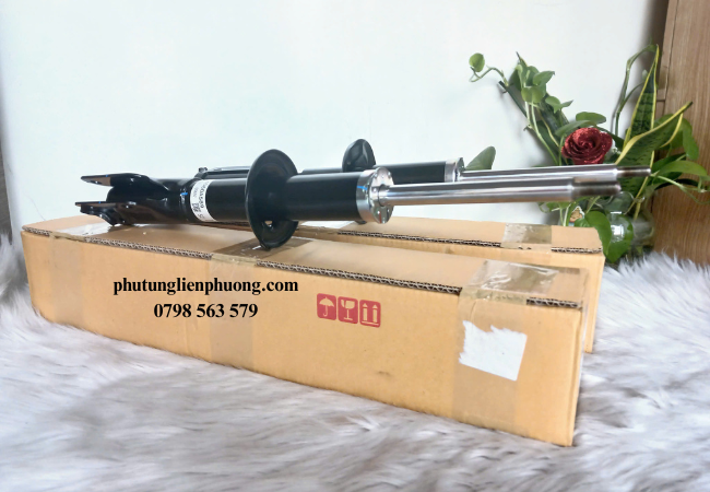 Thường từ 50.000 đến 100.000 km thì việc kiểm tra và thay thế giảm xóc nên được thực hiện định kỳ Thường từ 50.000 đến 100.000 km thì việc kiểm tra và thay thế giảm xóc nên được thực hiện định kỳ