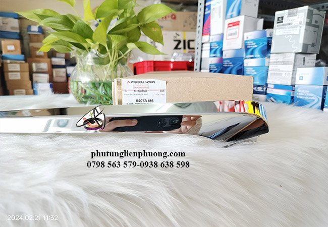 nẹp mã cản trước phía trên phải mitsubishi xpander nẹp mã cản trước phía trên phải mitsubishi xpander