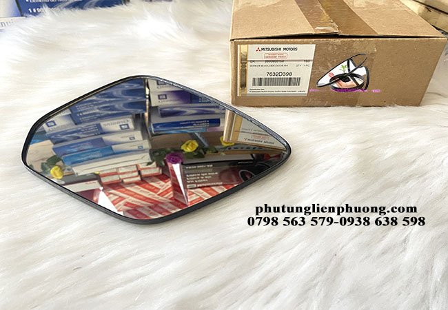 Mặt gương chiếu hậu xpander bên phải chính hãng 7632D398