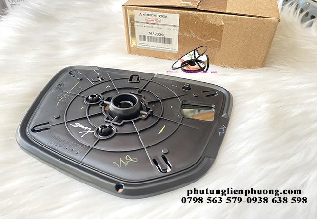Mặt gương chiếu hậu xpander bên phải chính hãng 7632D398
