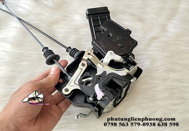 khóa ngậm cửa sau kia carens chất lượng chính hãng khóa ngậm cửa sau kia carens chất lượng chính hãng