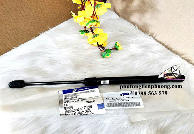 Ty chống cốp Hyundai Eon sẽ giữ cho cánh cửa ở vị trí mở mà không cần phải dùng tay giữ lạ Ty chống cốp Hyundai Eon sẽ giữ cho cánh cửa ở vị trí mở mà không cần phải dùng tay giữ lạ