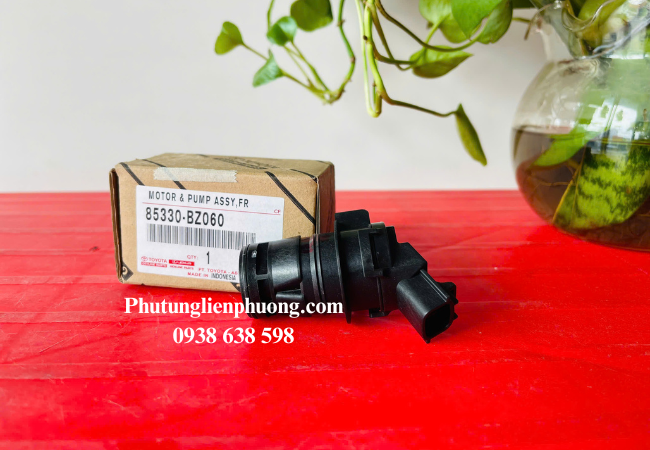 Chỉ dùng dung dịch chuyên dụng hoặc nước sạch pha dung dịch vệ sinh kính. Chỉ dùng dung dịch chuyên dụng hoặc nước sạch pha dung dịch vệ sinh kính.