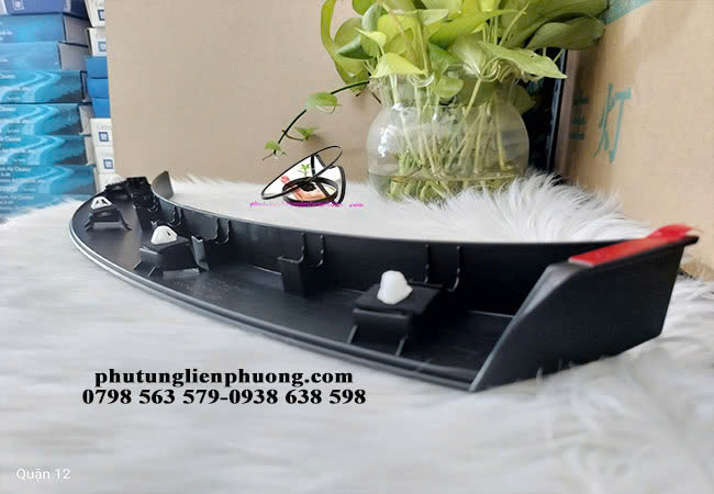 ốp viền hông sau phải Santafe chất lượng ốp viền hông sau phải Santafe chất lượng